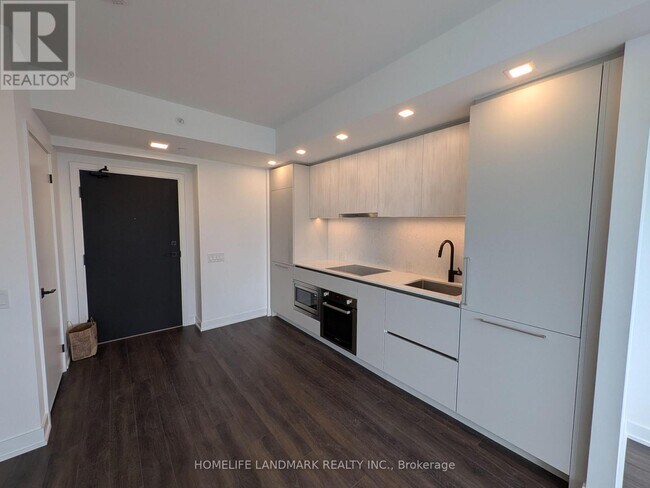 Building Photo - 609 Sherbourne St