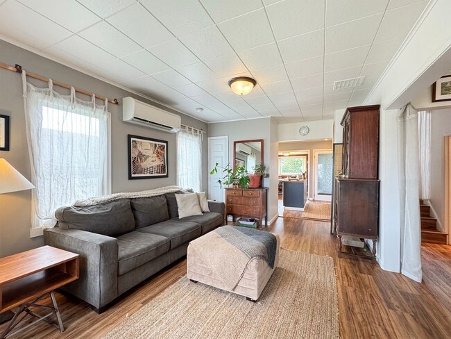 Building Photo - Charming Home for Lease