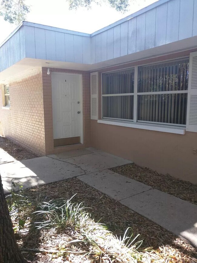 Building Photo - 3346 Camelot Dr