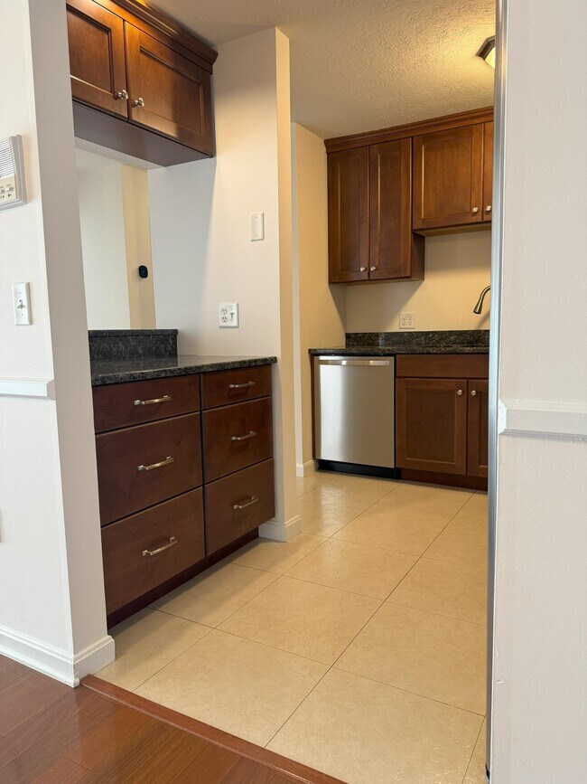 Building Photo - 102 Timberwood Dr