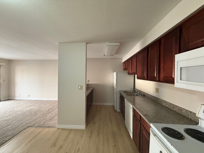 Foto del edificio - Upstairs unit at Bella Vita Guard-Gated Co...