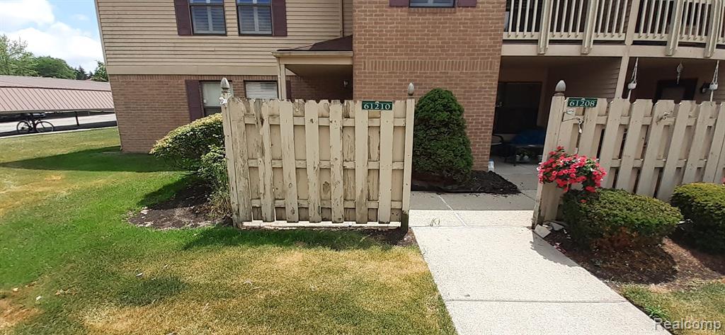 Primary Photo - 61210 Greenwood Dr