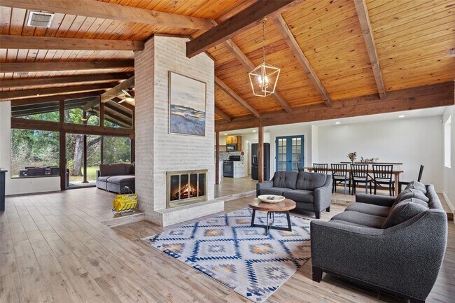 Foto del edificio - 121 Merrywood Ln