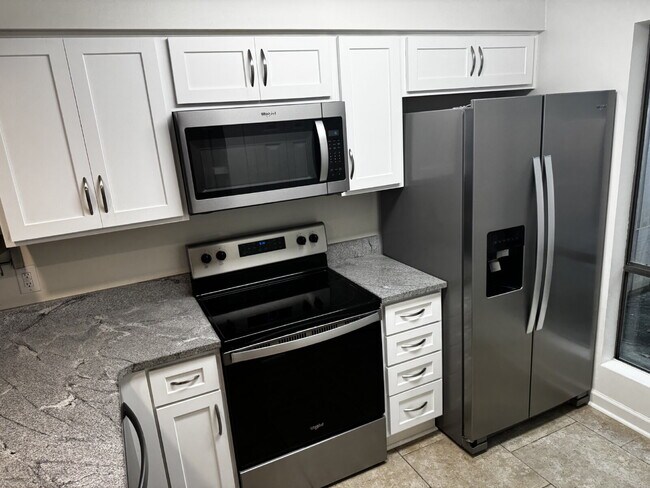 Foto del edificio - "Charming 2-Bed Townhouse in Mary Esther!"