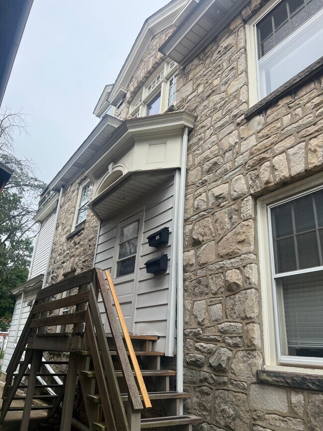 Foto del edificio - 1033 East High Street, Unit 1