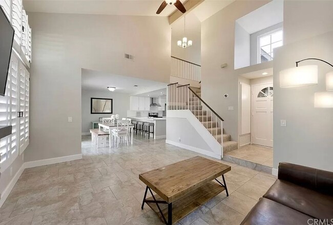 Building Photo - Spacious Townhome in Embassy Pointe Anahei...