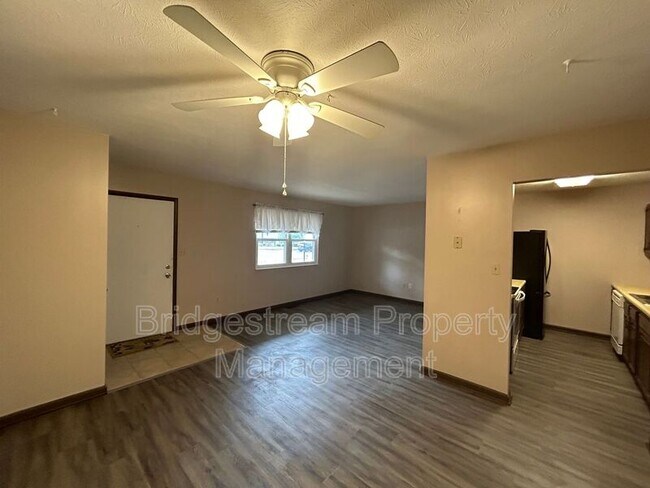 Foto del edificio - 76 Candlewood Ct