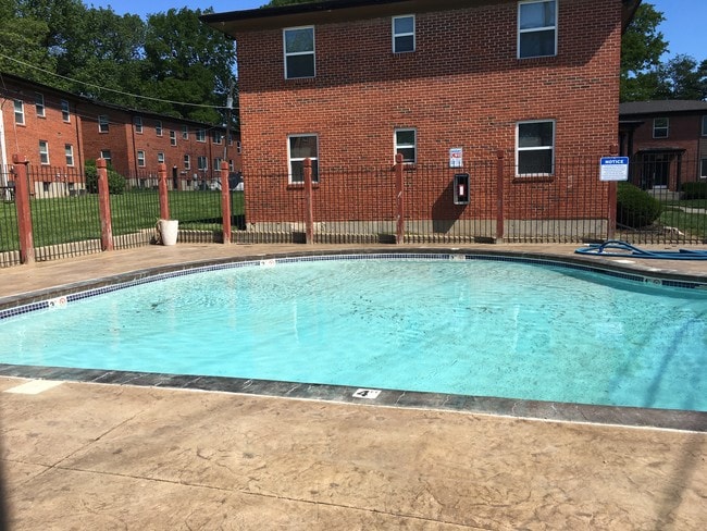 Foto del edificio - Brownstone Apartments