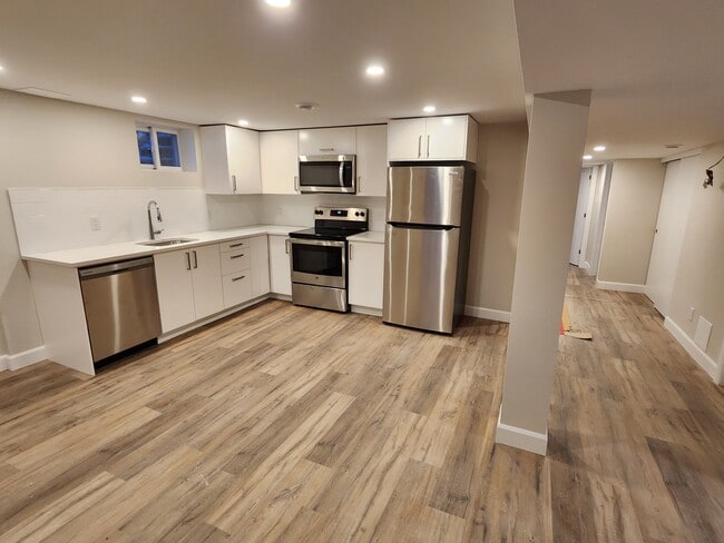 Building Photo - 2632 Hickson Cres