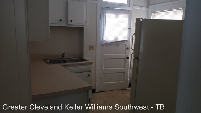 Building Photo - 4051 E 44th St