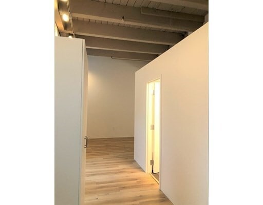 Building Photo - 10 Thacher St