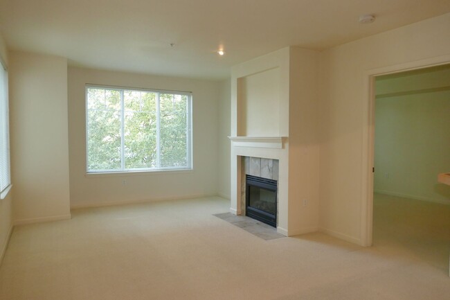 Building Photo - Light and Bright 1 Bedroom Condo at the Ba...