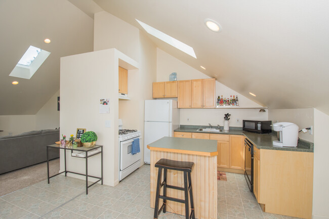 Kitchen and spotlight - 1709 North Callow Avenue