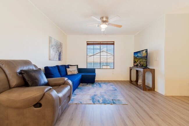 Foto del edificio - 1550 N Desert Willow St