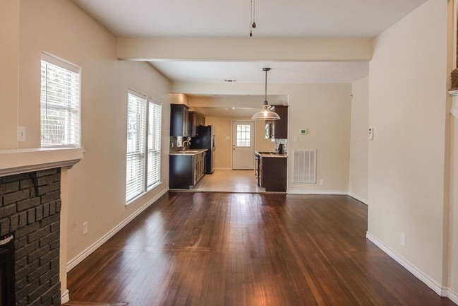 Building Photo - 2 br, 2 bath House - 1145 W Mulberry