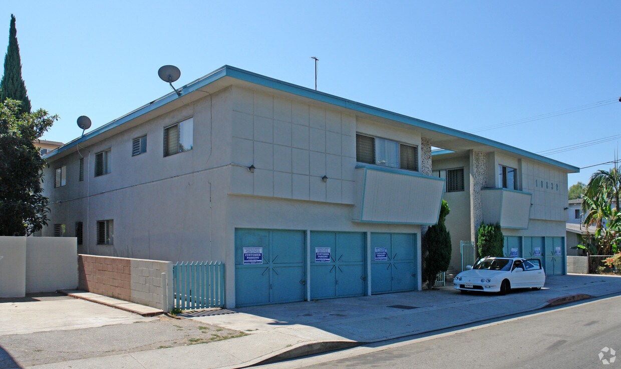 Building Photo - 10832 Charnock Rd
