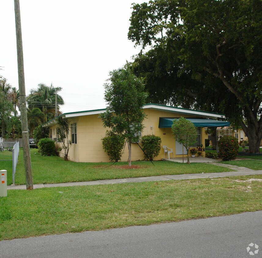 Foto del edificio - 227-235 SE 1st St