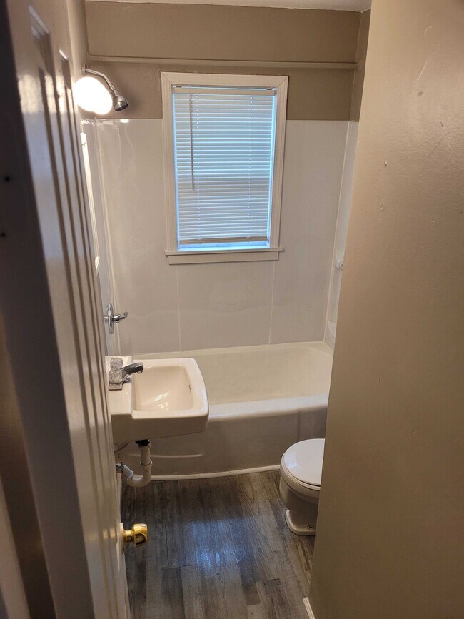 Foto del edificio - 1322 Medford Ave