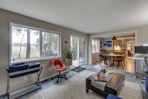 Foto del edificio - Charming Lynnwood/Bothell area Home For Rent with large 1/2 acre lot Available June!