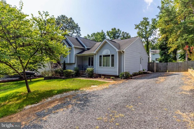 Foto del edificio - 2729 Cove Point Rd