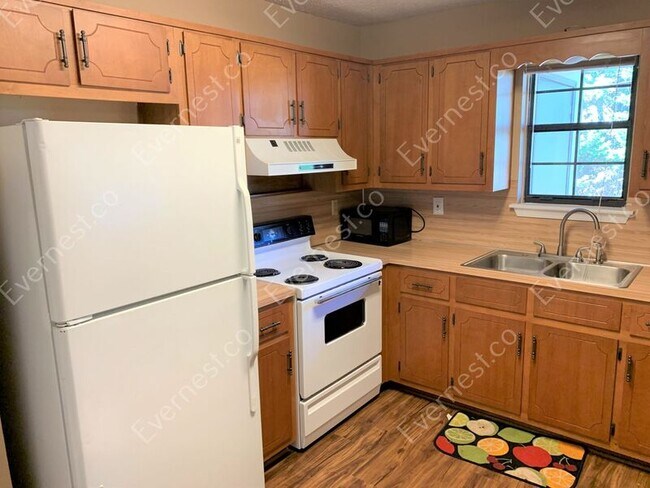 Building Photo - 2169 Cheshire Dr
