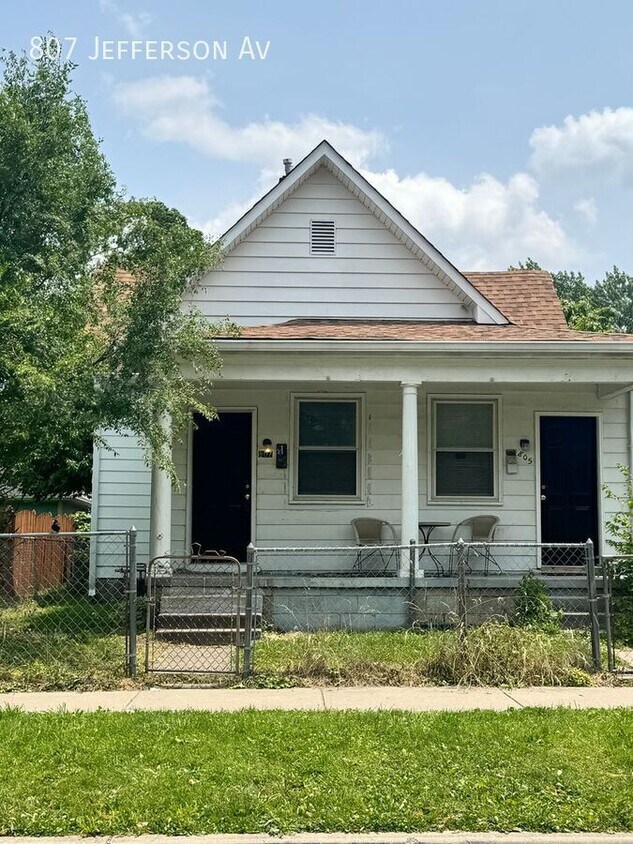 Primary Photo - 807 Jefferson Ave
