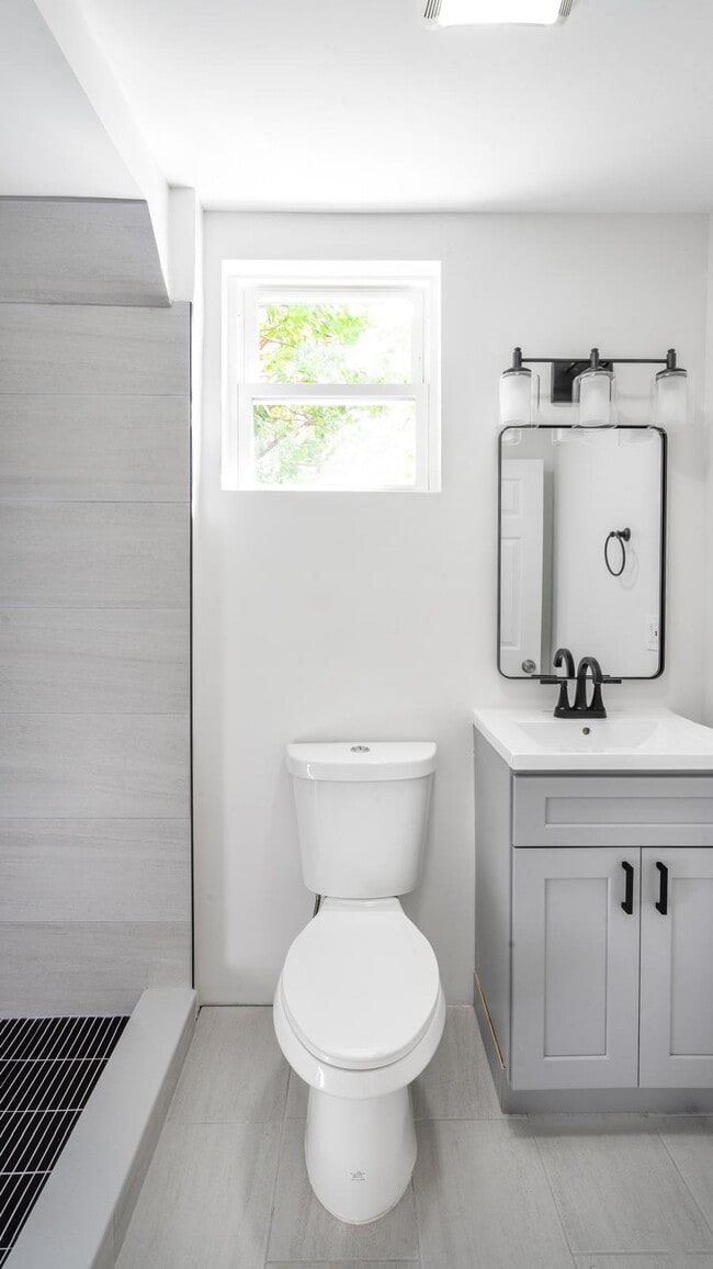 Foto del edificio - 6407 Granton Ave