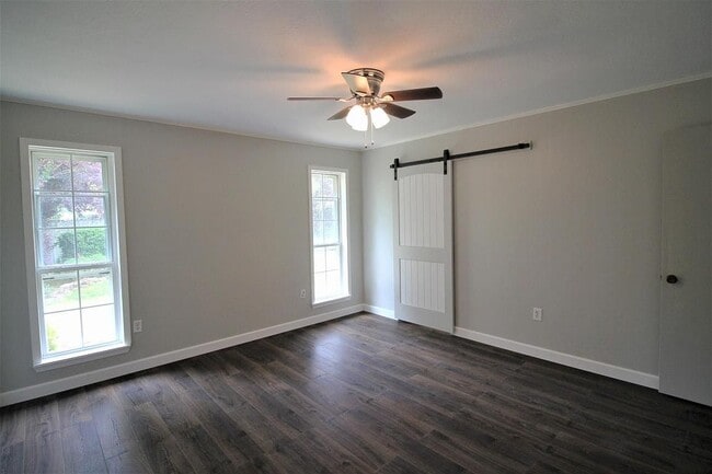 Building Photo - 111 Rhodes Dr