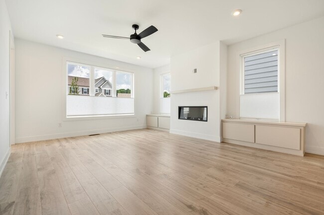 Foto del edificio - Modern 3 Bedroom+Large Bonus Room and Fenced Yard in Chatham Park Pittsboro!