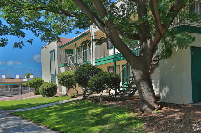 Building Photo - Falcon Court Apartments