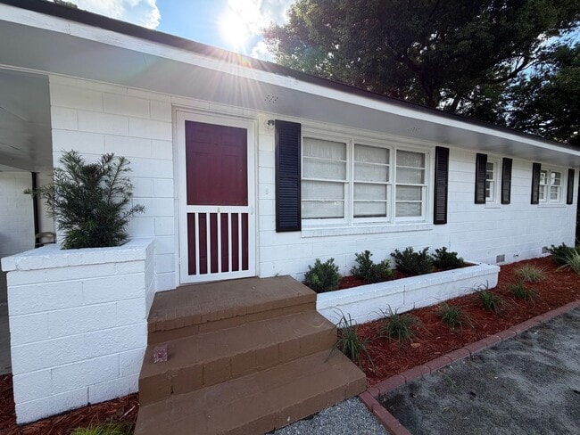 Building Photo - 2920 Mimosa Rd