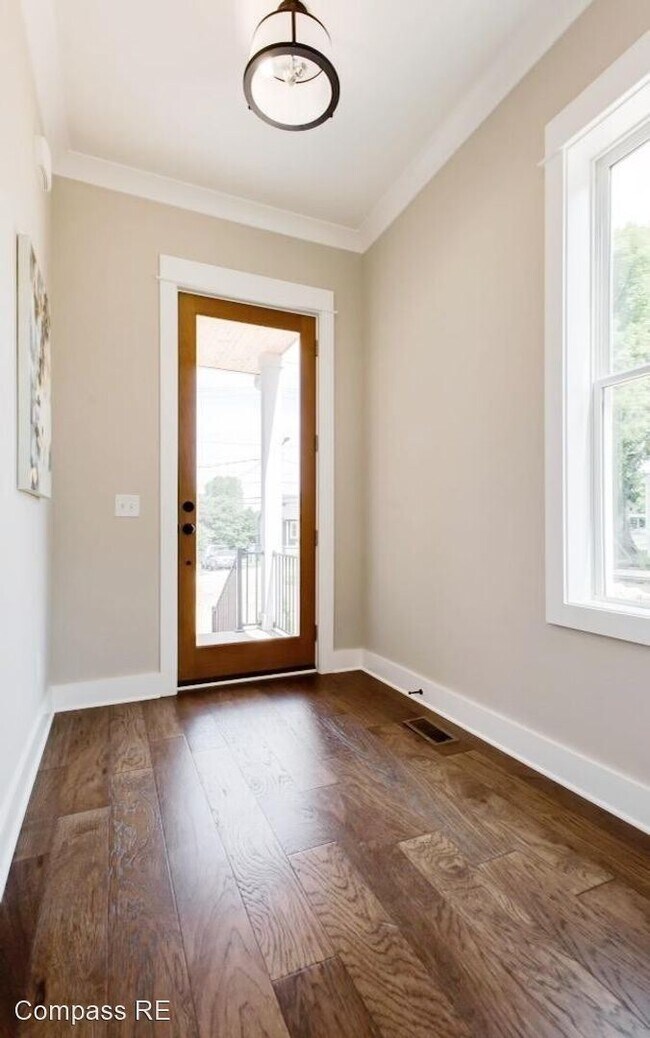 Building Photo - 4 br, 3.5 bath House - 608 D Annex Ave