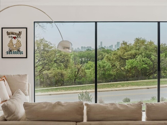 Building Photo - 4908 Balcones Dr