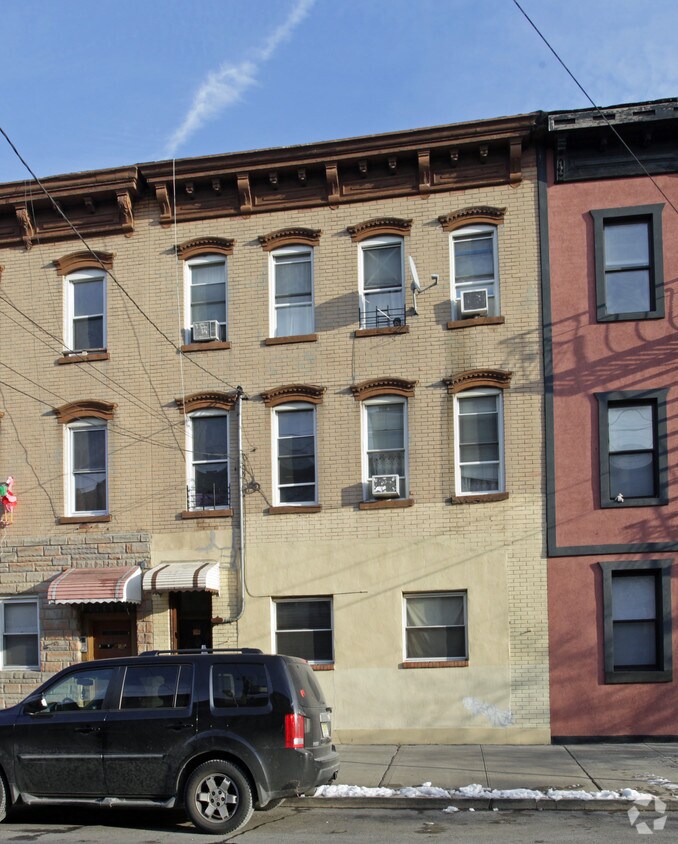 Front - 386 Palisade Ave