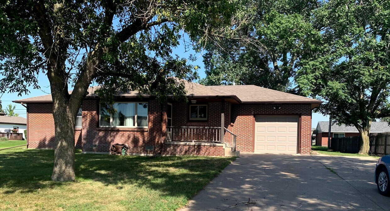 Primary Photo - 2653 43rd Ave