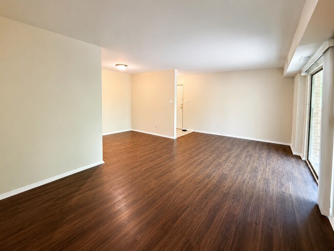 Building Photo - Spacious 2BR Condo in Prime West Raleigh Location!