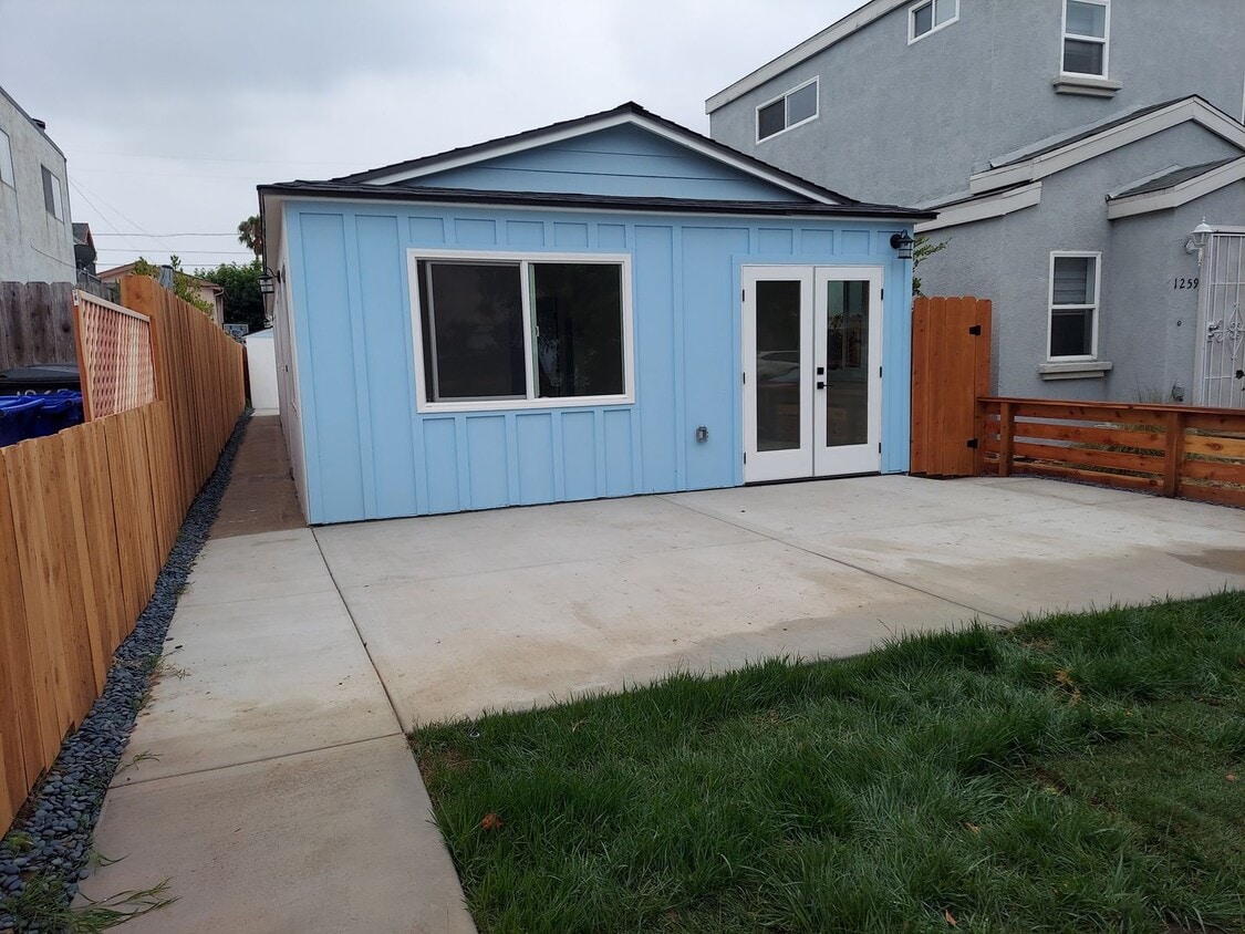 Primary Photo - Completely remodeled 2 bd/1ba in charming ...
