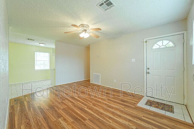 Building Photo - 920 SW 37th St