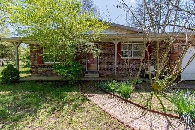 Photo - Updated and Spacious 4 Bedroom Home Near UofA! AVAILABLE IN JULY!!