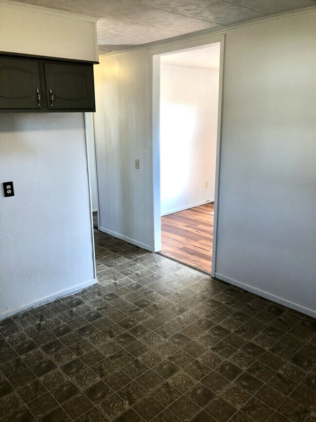 Foto del edificio - 130 &amp; 132 Fauber Ln.