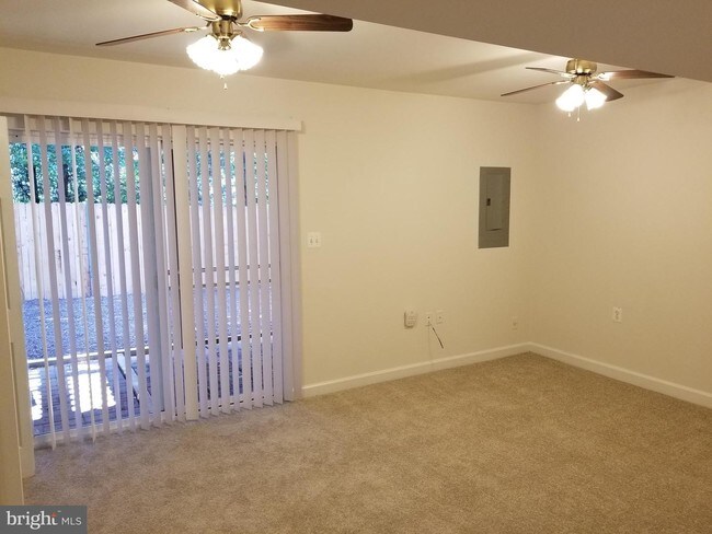 Foto del edificio - 6185 Newton Ln