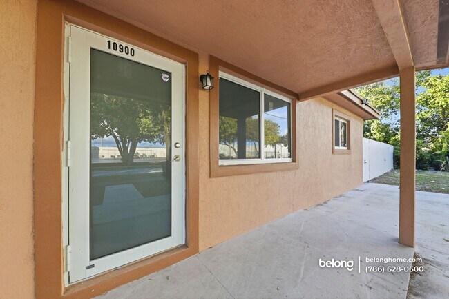 Foto del edificio - 801 NW 109th St