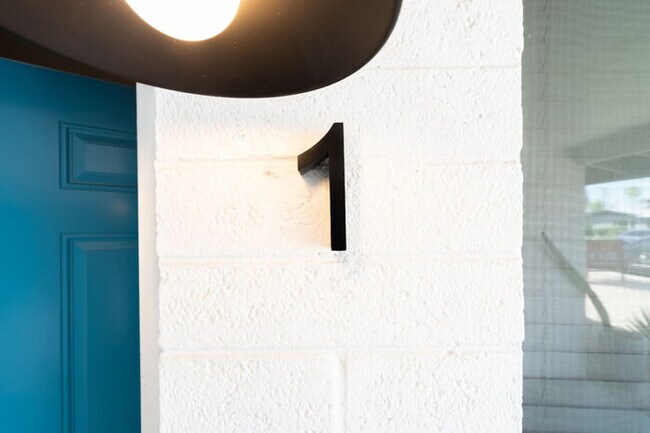 Building Photo - Chic Scottsdale Apt 1 |FashionSquare|OldTo...