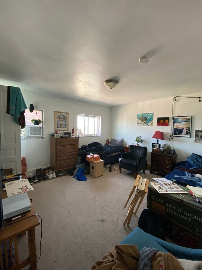 Building Photo - Available July 2024 - Spacious 4 Bedroom, ...
