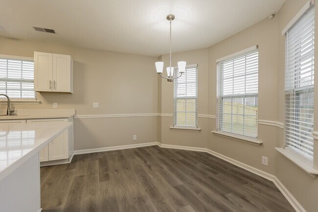 Building Photo - 405 Evelyn Dr