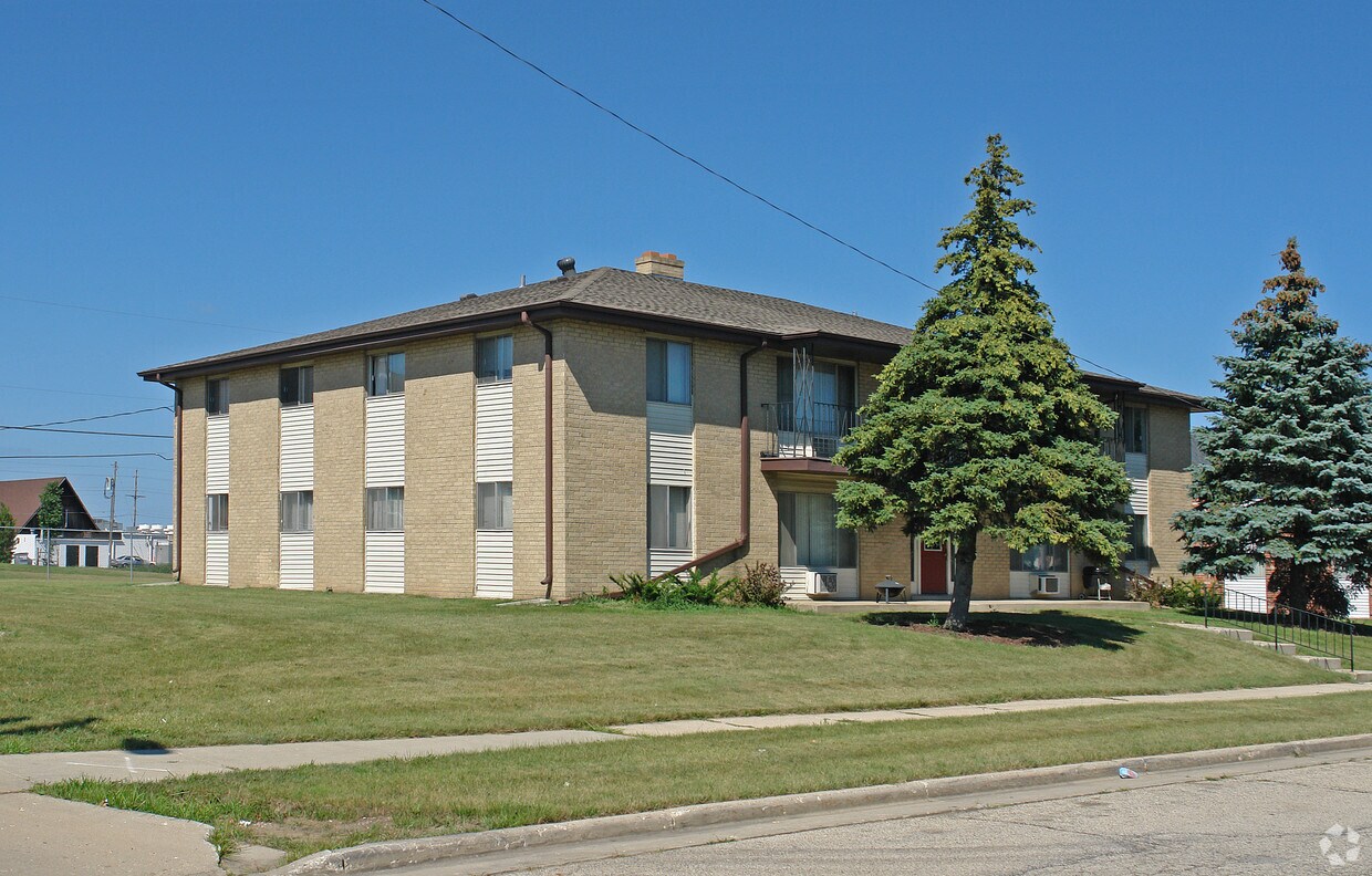 8700 Buckingham Dr, Sturtevant, WI 53177 Apartments in Sturtevant, WI