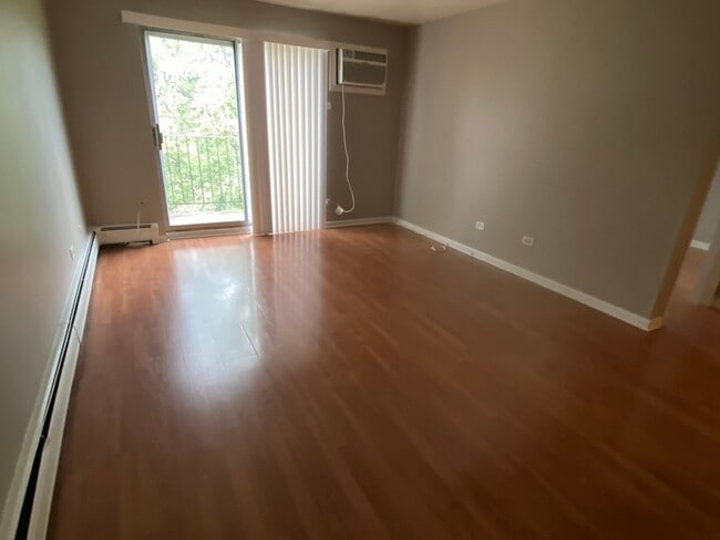 Building Photo - 238 Shorewood Dr