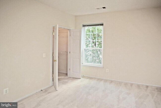 Foto del edificio - 1600 Spring Gate Dr.