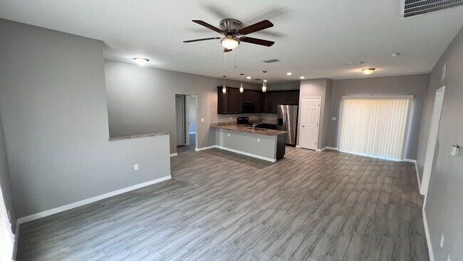 Building Photo - Beautiful 3 Bedroom, 2 Bathroom Home in Pa...