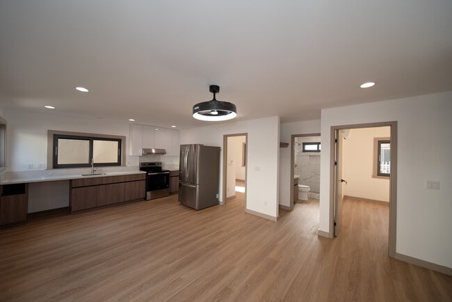 Building Photo - 2056 10th Ave